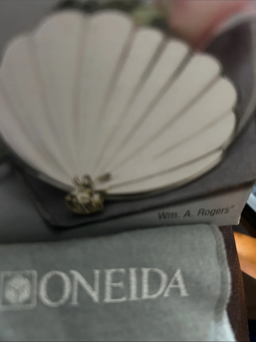 Oneida William Roger’s  Silver-tone Shell Compact Mirror with Gold Rose Mirror